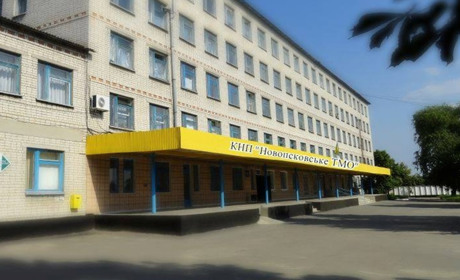 На Луганщині окупанти розташувалися у пологовому будинку. Людей пускають під дулом автомата