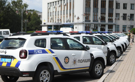 Поліцейські офіцери громад Сарненщини отримали нові службові авто