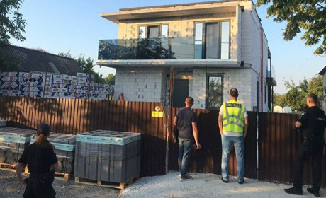 Допомагали чоловікам призовного віку ухилитися від служби: на Київщині затримано двох осібв