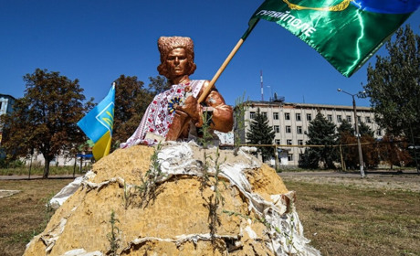 У Гуляйполі до Дня Незалежності прикрасили пам’ятник Нестора Махна
