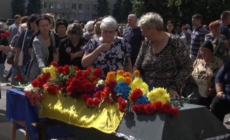 На Садовому бульварі у Шостці прощались із захисником України Олегом Соколіком