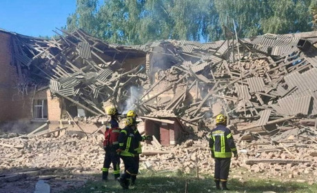 РАШИСТИ СЕРЕД БІЛОГО ДНЯ РОЗБОМБИЛИ ШКОЛУ У МІСТІ РОМНИ