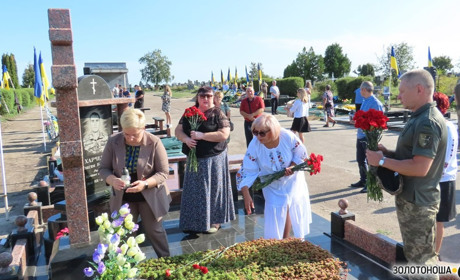 У Золотоноші вклонилися пам’яті Героїв, хто відстоював справжню Незалежність