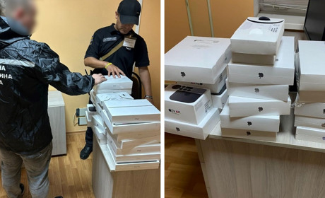 Заховав брендові ґаджети в автобусі: у пункті пропуску на Одещині у водія знайшли девайси на 450 тис