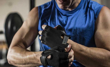 Навіщо використовувати рукавички в спортзалі?