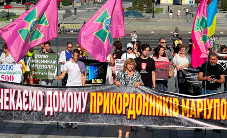 500 днів полону: мирну акцію організували рідні оборонців Маріуполя, які перебувають у неволі