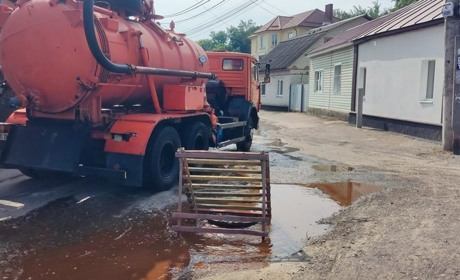 Затоплення колодязів на вулиці Василя Симоненка: Чернігівводоканал припинив подачу води