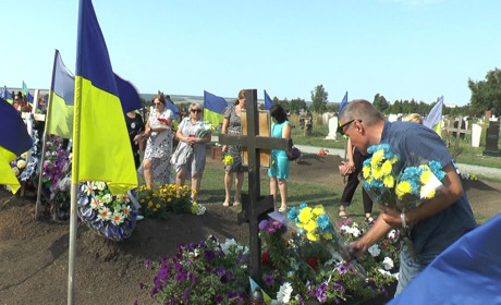 У Лозовій вшанували пам'ять загиблих захисників. Лозівчани віддали життя за вільну Україну