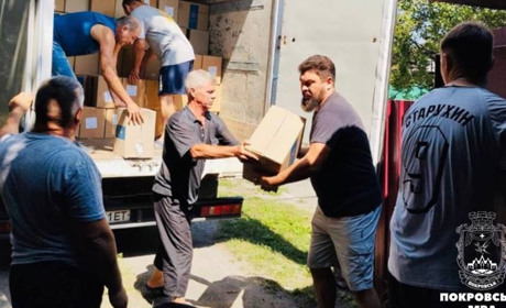Понад тисячу продуктових наборів отримали мешканці Покровська від благодійників