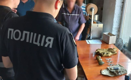 Чернігівцю загрожує від 3 до 7 років ув'язнення: зберігав зброю, боєприпаси та наркотики