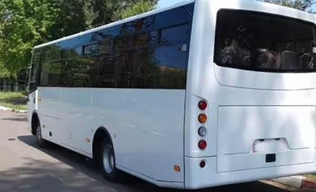 На автовокзалі Генічеська змінили вартість проїзду на автобусі до Криму