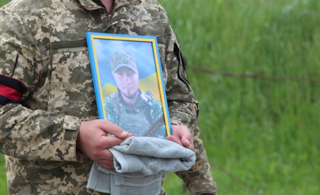 Бойовому медику Олександру Тихоненку із Броварок просять присвоїти звання Герой України