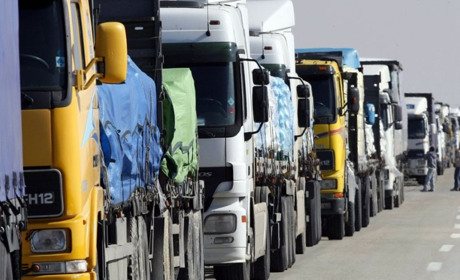 На всіх автомобільних дорогах Одещини заборонили рух вантажівок у денний час доби