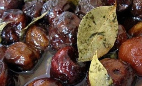 Пряні мариновані сливи на зиму: п'ять смачних простих рецептів