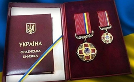 Шестеро медиків та два залізничники з Покровська отримали державні нагороди