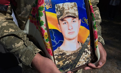 У Лютеньці попрощалися із 26-річним захисником Владиславом Бездудним