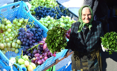На переяславський базар винесли багато винограду, за найдорожчий правили менше сотні гривень