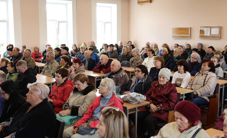 Переселенців з Торецька у Дніпрі запрошують на консультації з соцзахисту та працевлаштування