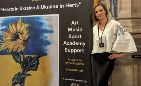 В парламенті Британії проходить виставка художниці з Луганщини. Що відомо про майстриню