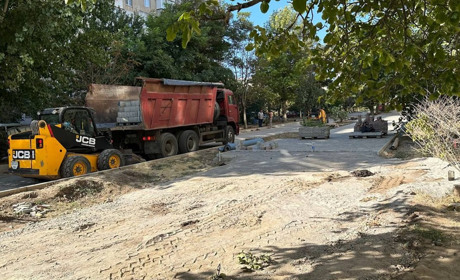 В Южному проводяться дорожні роботи біля Укрпошти (ФОТОФАКТ)