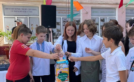 Біляївський ліцей №1 зібрав майже 42 тисячі для наших захисників. Частину коштів передали на Mavic