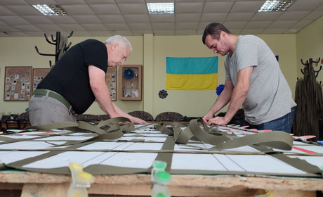 У Шостці виготовляють унікальні для України ноші: аби продовжувати потрібна фінансова підтримка