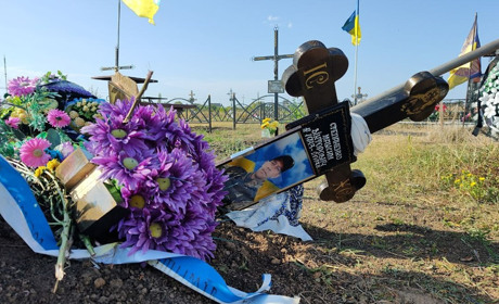 У Первомайську невідомі понівечили могили полеглих воїнів
