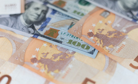 Українці витрачають за кордоном менше, ніж на початку року – Нацбанк України
