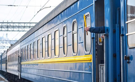 Укрзалізниця тимчасово подовжила маршрут нового поїзда до Польщі: до якого міста? (оновлено)