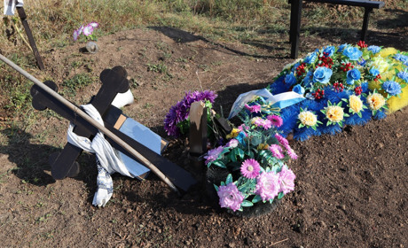 За фактом наруги над могилами захисників у Первомайську відкрите кримінальне провадження