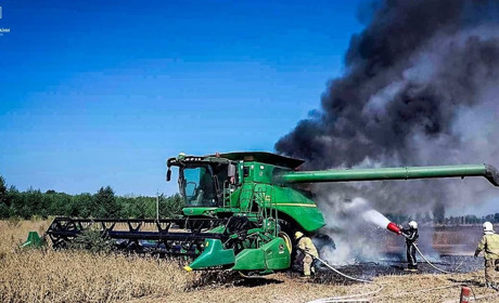 Пожежа на полі в Ржищівській громаді: з вогнем боролися два підрозділи рятувальників
