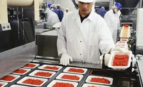 Як українці працюють у сфері м’ясного виробництва