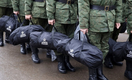 До окупованого Лисичанська привезли чергових російських військових. Навіщо