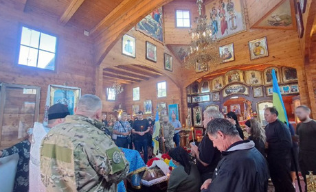 Кров Героїв гуртує націю у моноліт: гадячани і побратими провели в останню путь Володимира Капустіна