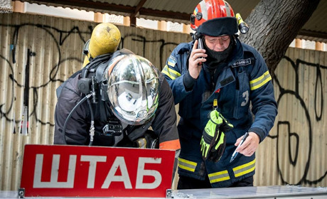 У центрі Одеси загорілися хостел та ресторан. Людей евакуювали із задимлених приміщень. Фото, відео