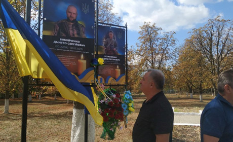 В селі на Одещині відкрили Алею пам'яті військовим-землякам, які загинули на війні