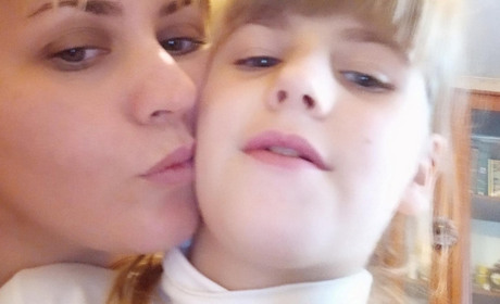 На автобусній зупинці в Основі загинула жінка