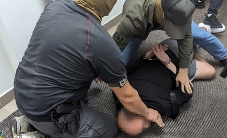 Перевозив у шлунку кокаїн на 3,5 млн грн: СБУ на кордоні затримала наркоторговця