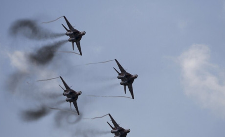 Вздовж лінії фронту на Луганщині ворог застосовує літаки і гелікоптери. Завдає авіаударів