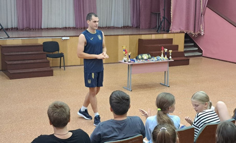 Ліцеїсти Гадяцького опорного ліцею зустрілися з чемпіоном Європи з багатоборства Олександром Скляром