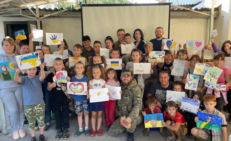 Юні мешканці Покровської громади привітали місцевих захисників і захисниць