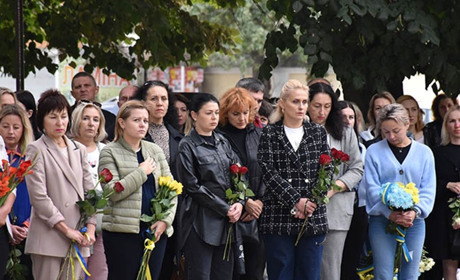 У Старокостянтинові долучилися до Всеукраїнської акції вдячності та поваги. А чи зробили ви це?