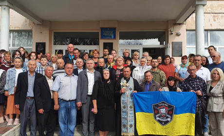 У Суховерхівській школі встановили меморіальні дошки на честь загиблих Героїв-односельчан