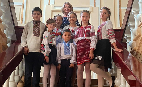 Вітали захисників: ансамбль «Калинове зерня» із Первомайська підготував патріотичну програму