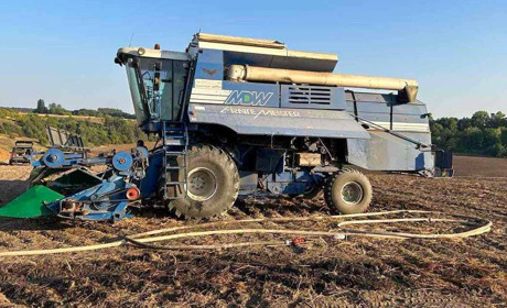 Дим із молотарки: ржищівські пожежні врятували сільгосптехніку