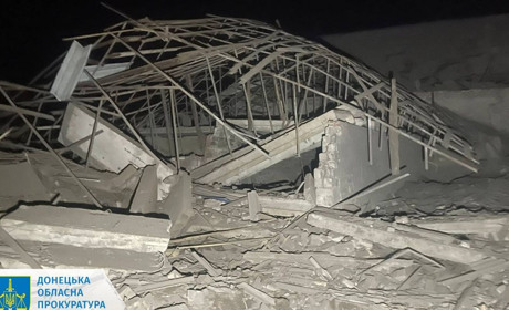 Окупанти поранили 7 осіб під час обстрілу Покровського району. Що трапилося
