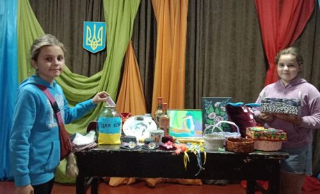 Дунаєцькі діти виручили 2200 гривень для захисників під час онлайн-ярмарку