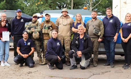 Зі Швеції з любов'ю: благодійники надали Тростянцю пікап та автобус для ДФТГ