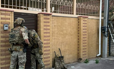 Вимагали у фермера мільйон неіснуючого боргу: на Одещині затримали членів етнічної злочинної групи