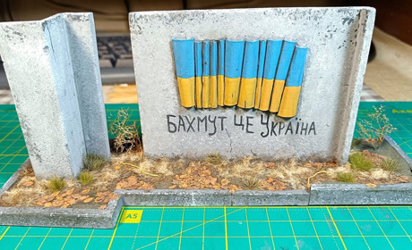 «Вітаю тебе, Бахмут», - моделіст з Нікополя працює над новою діорамою про зруйноване місто-фортецю